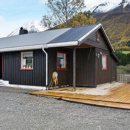 Casa de Férias Three-bedroom Holiday In Fjell