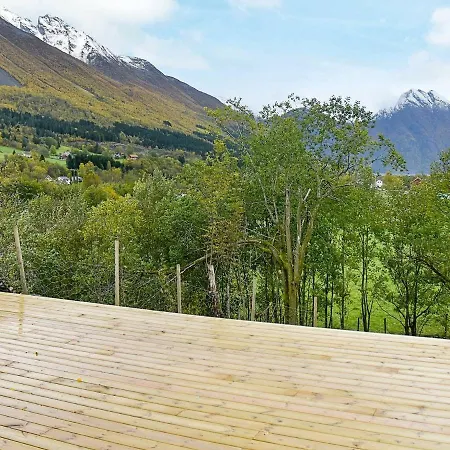 Three-bedroom Holiday In Fjell Holiday home Saebo (More og Romsdal)