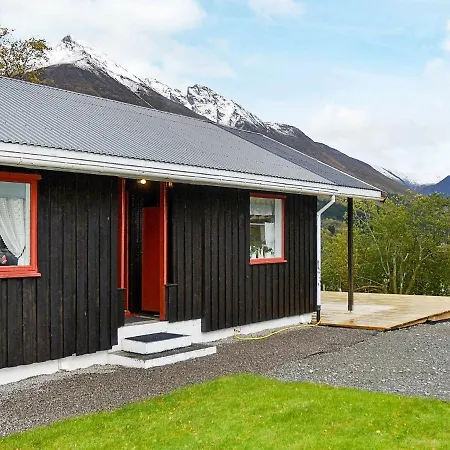Three-bedroom Holiday In Fjell Holiday home