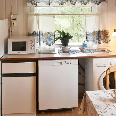 Three-bedroom Holiday In Fjell Casa de Férias