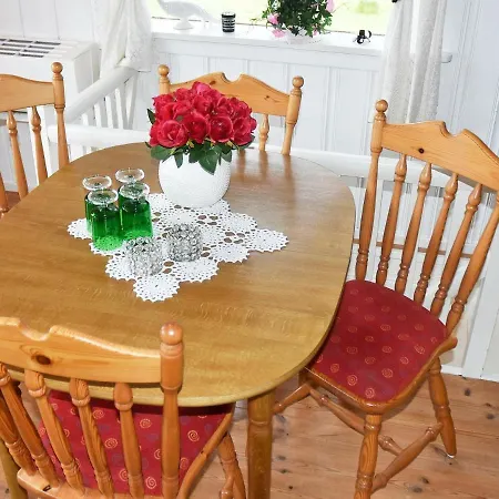 Three-bedroom Holiday In Fjell Holiday home Saebo (More og Romsdal)